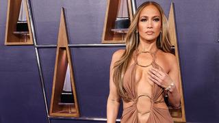 Jennifer Lopez Amerikan Müzik Ödülleri'ne damga vurdu! 8 cesur kıyafet ve öpüşme bombası