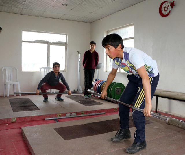 Avrupa şampiyonu halterci, Şırnak'ta yeni şampiyonlar yetiştiriyor