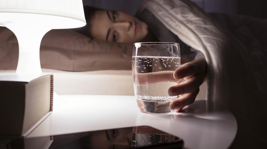Uyumadan önce su içmenin faydaları nelerdir? Uyumadan önce su içmek neye iyi gelir?