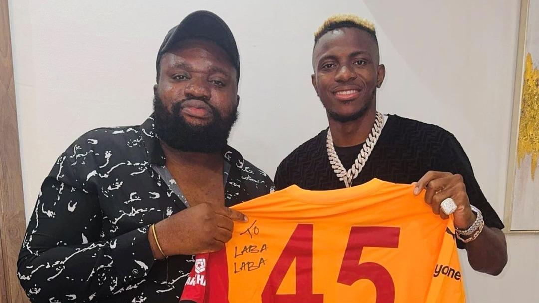 Gece yarısı İstanbul a geldiler! Osimhen in en yakın arkadaşı bombayı patlattı... O mesaj her şeyi ortaya çıkardı 2