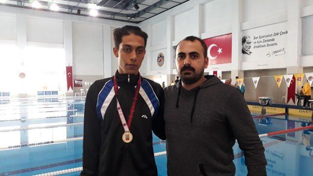 Görme engelli yüzücü Türkiye Şampiyonu oldu