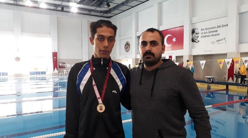 Görme engelli yüzücü Türkiye Şampiyonu oldu