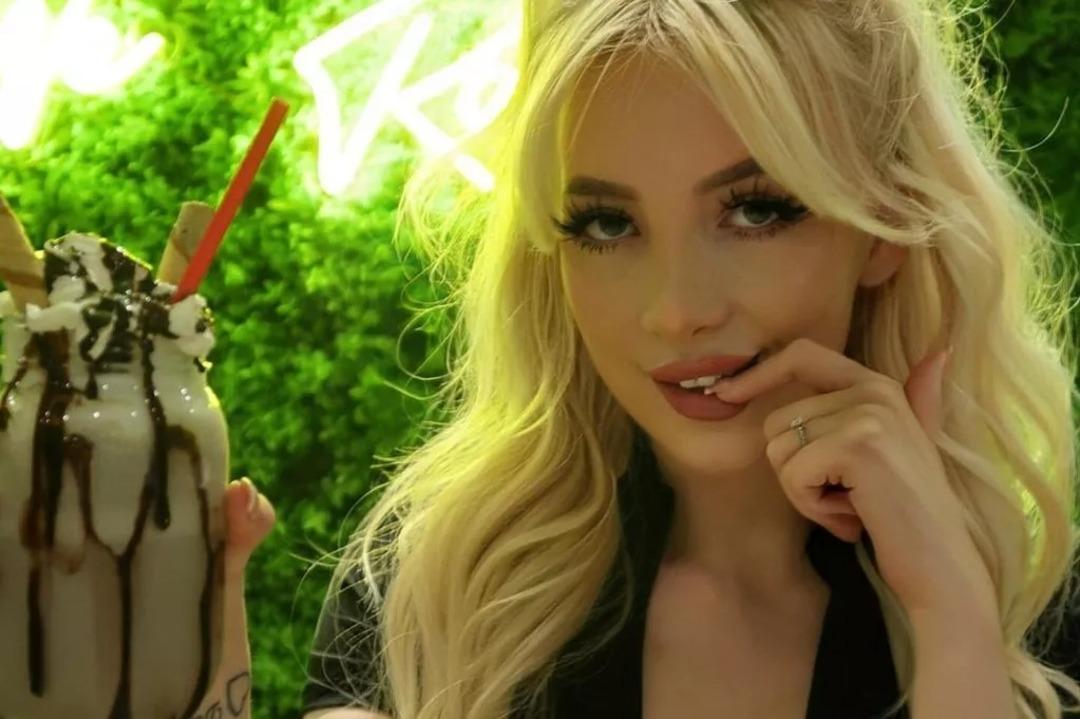 Yetişkin film yıldızı öfkesini ölüden çıkardı! İnsan külüyle dolu vazoyu parçaladı! O anlar milyonlarca kez izlendi 1