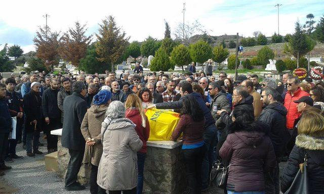 Deniz aşığı emekli öğretmen gözyaşlarıyla toprağa verildi