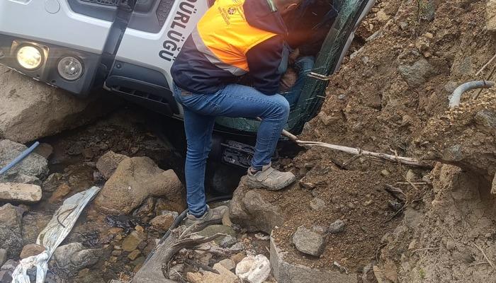 Trabzon'da şarampole devrilen kamyonun sürücüsü yaralandı