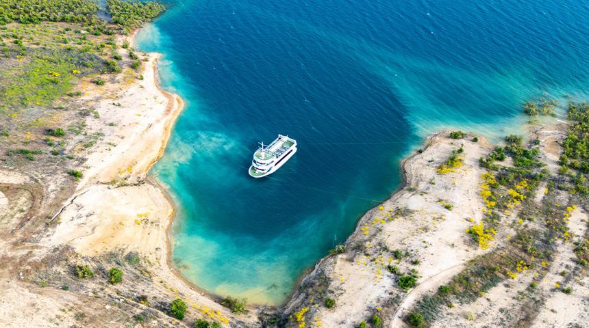Torosların eteklerinde keşfedilmeyi bekleyen doğal güzellik! Ermenek Baraj Gölü turkuaz rengiyle dikkat çekiyor