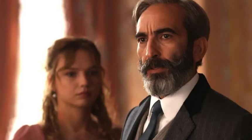 8 yıllık evliliği tek celsede bitmişti! Fırat Tanış yönetmen sevgilisiyle ilk kez görüntülendi