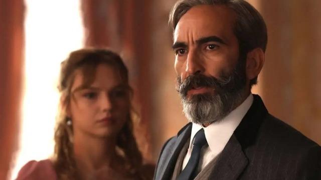 8 yıllık evliliği tek celsede bitmişti! Fırat Tanış yönetmen sevgilisiyle ilk kez görüntülendi