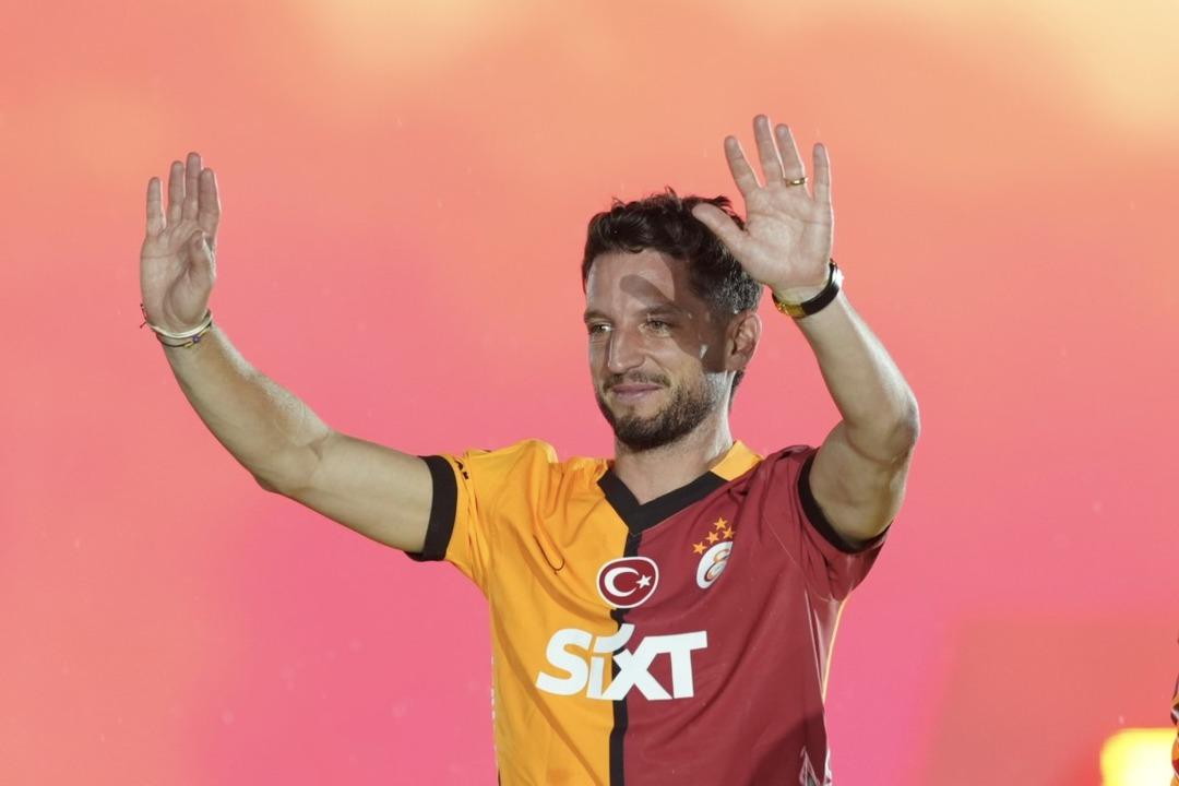 Galatasaray ın yıldızı ayrılığı açıkladı! "Bir haftadır çok ağladım, belki de son maçım" 1