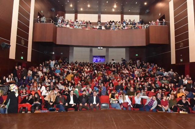 Türk tiyatrosu Uşak’ta yükselişe geçti