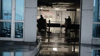 Malatya'da akılalmaz olay! Sağanak yağış bastırınca hastanenin tavanı çöktü