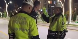 Bisiklet kullanırken polise yakalandı! "Eşek bile kullanamazsın"