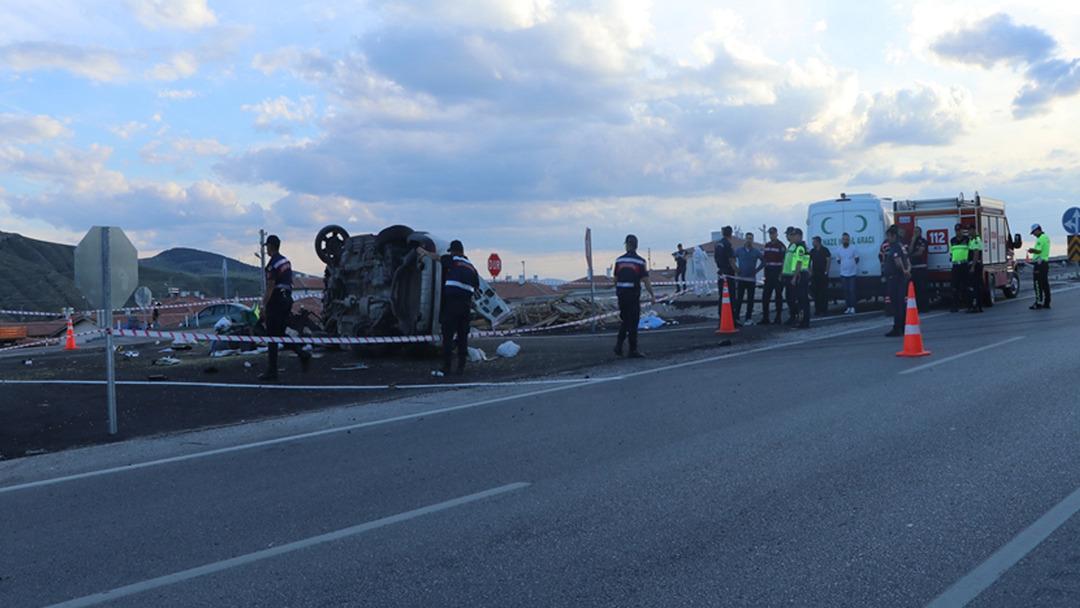 Çankırı da otomobil takla attı; 1 ölü, 3 yaralı 1