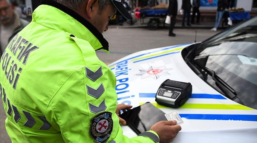 Trafik cezalarının artırılmasına y&ouml;nelik d&uuml;zenlemeleri de i&ccedil;eren kanun teklifi, TBMM Genel Kurulu'nda