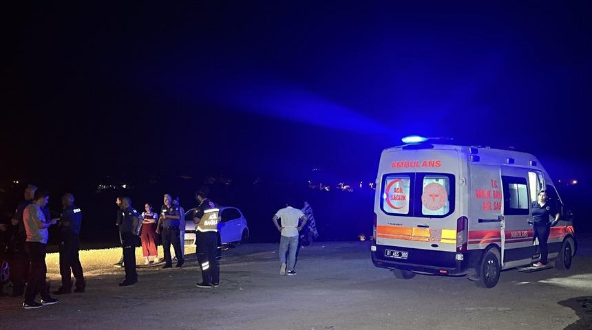 Adana'da tekne gezintisi sırasında Seyhan Baraj Gölü'ne düşen kişi kayboldu