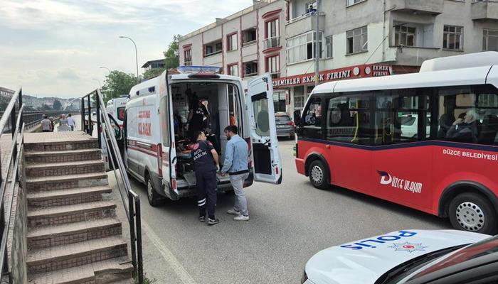 20243921-700x400 Düzce'de motosiklet yayaya çarptı: 2 yaralı