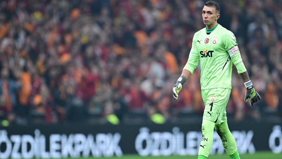 Galatasaraylı taraftarları üzecek haber! Muslera kendisi duyurdu... Son maçına çıkacak 3