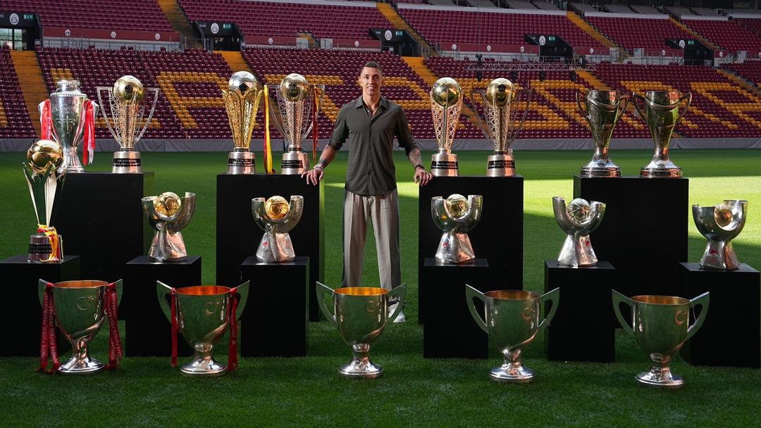 Galatasaraylı taraftarları üzecek haber! Muslera kendisi duyurdu... Son maçına çıkacak 4