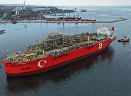 Türkiye'nin ilk yüzer gaz üretim platformu Osman Gazi, İstanbul Boğazı'nda