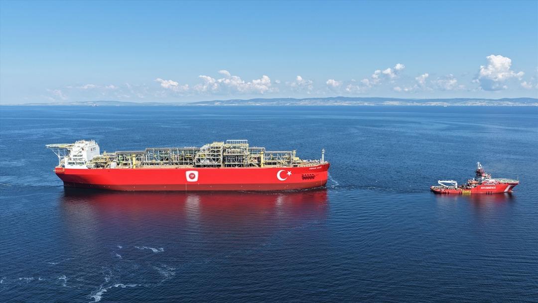 AA-20250528-38105514-38105513-TURKIYENIN_ILK_YUZER_GAZ_URETIM_PLATFORMU_ISTANBULUN_FETHININ_YIL_DONUMUNDE_BOGAZDAN_GECECEK