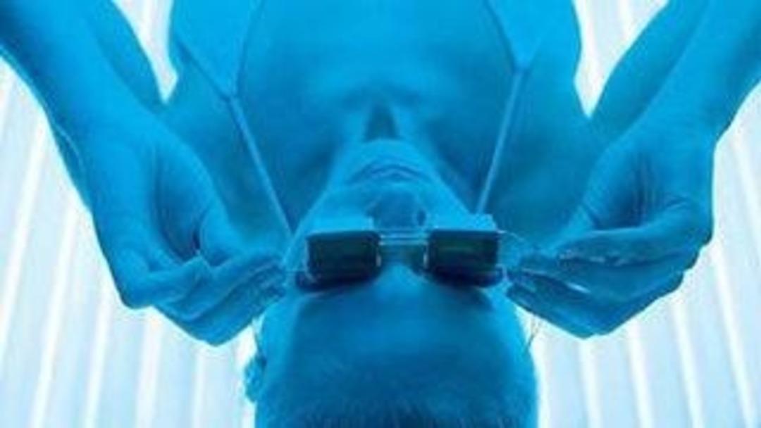 Bir anda karar verip solaryuma girdi! O günden sonra hayatı karardı! Yaşam savaşı veriyor... 2