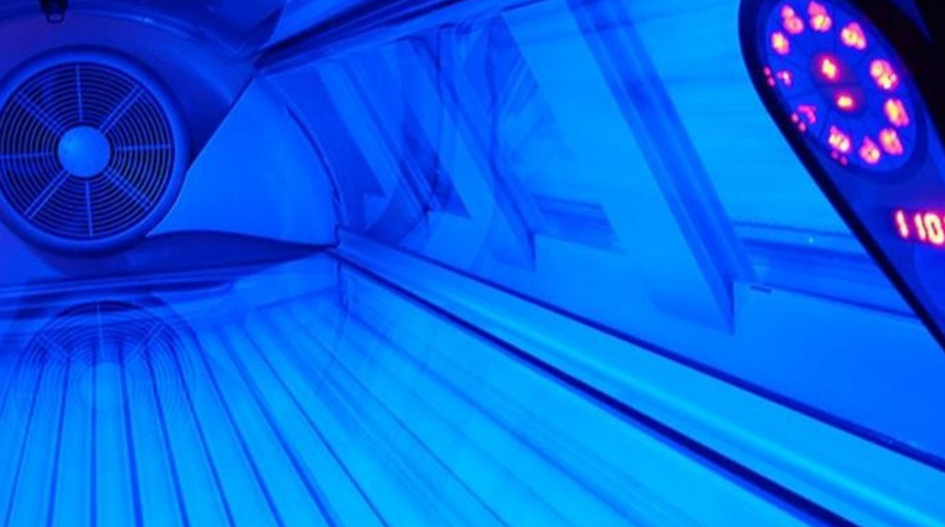 Bir anda karar verip solaryuma girdi! O günden sonra hayatı karardı! Yaşam savaşı veriyor...