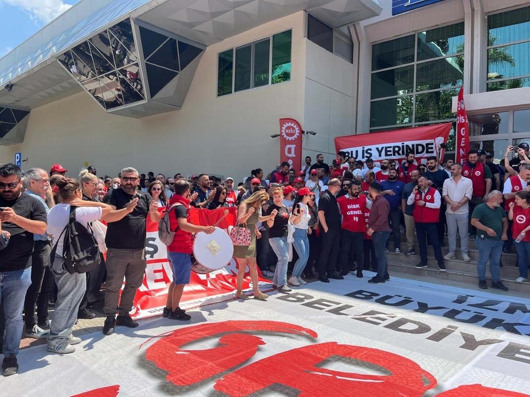 IZMIR’DE-23-BIN-ISCI-GREVE-CIKTI-OTOBUS_739424_218328