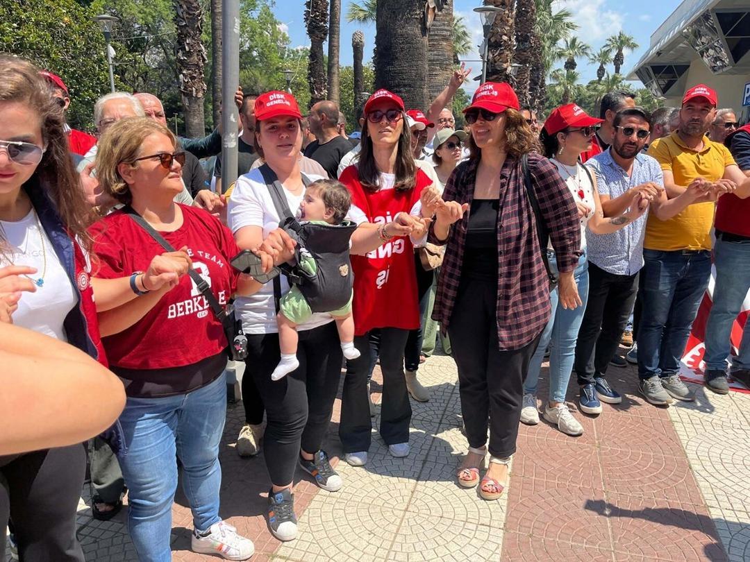 IZMIR’DE-23-BIN-ISCI-GREVE-CIKTI-OTOBUS_739423_218328