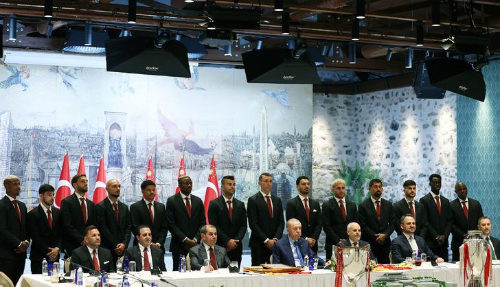 Osimhen, Cumhurbaşkanı Erdoğan'la fotoğraf çekildi! Galatasaray'dan Dolmabahçe'de kritik ziyaret G1