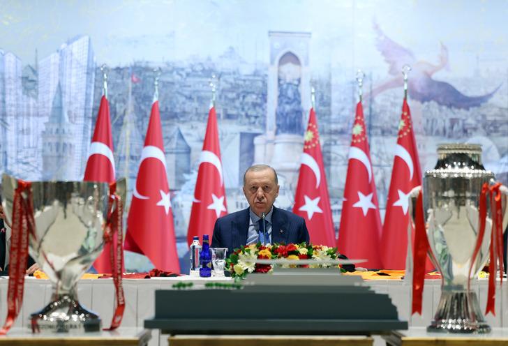 Osimhen, Cumhurbaşkanı Erdoğan'la fotoğraf çekildi! Galatasaray'dan Dolmabahçe'de kritik ziyaret G2