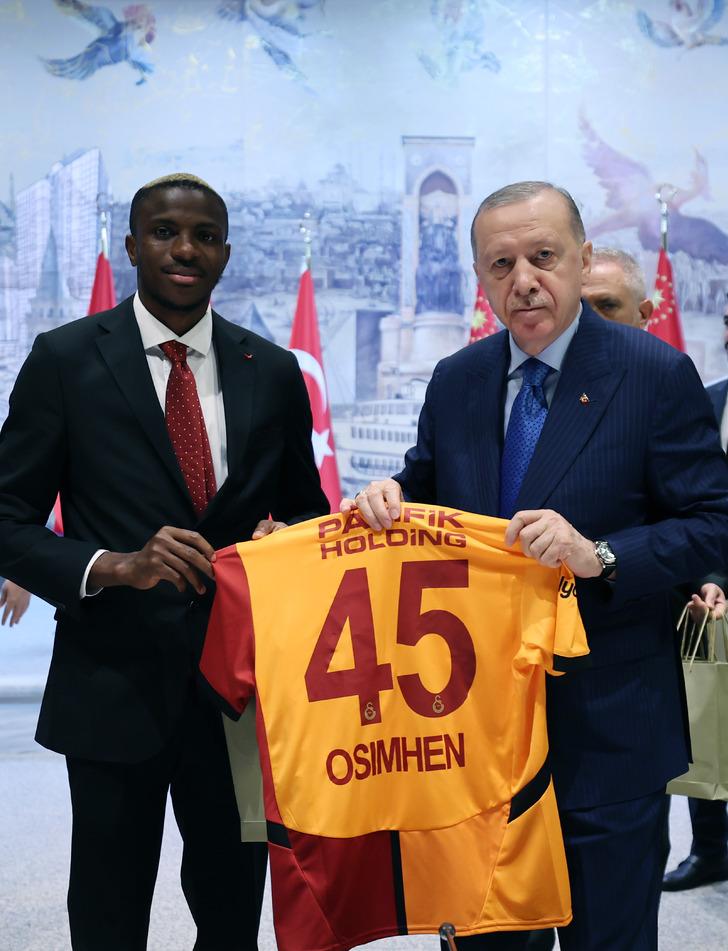 Osimhen, Cumhurbaşkanı Erdoğan'la fotoğraf çekildi! Galatasaray'dan Dolmabahçe'de kritik ziyaret G5