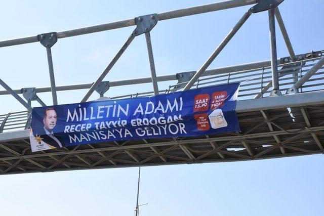 Manisa'da CHP'lilerden 'üst geçit' eylemi