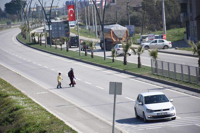 Manisa'da CHP'lilerden 'üst geçit' eylemi