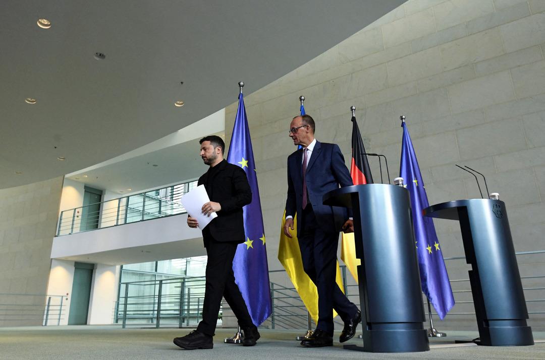 2025-05-28T122231Z_2061654554_RC20REAGGUNN_RTRMADP_3_UKRAINE-CRISIS-GERMANY-MERZ-ZELENSKIY