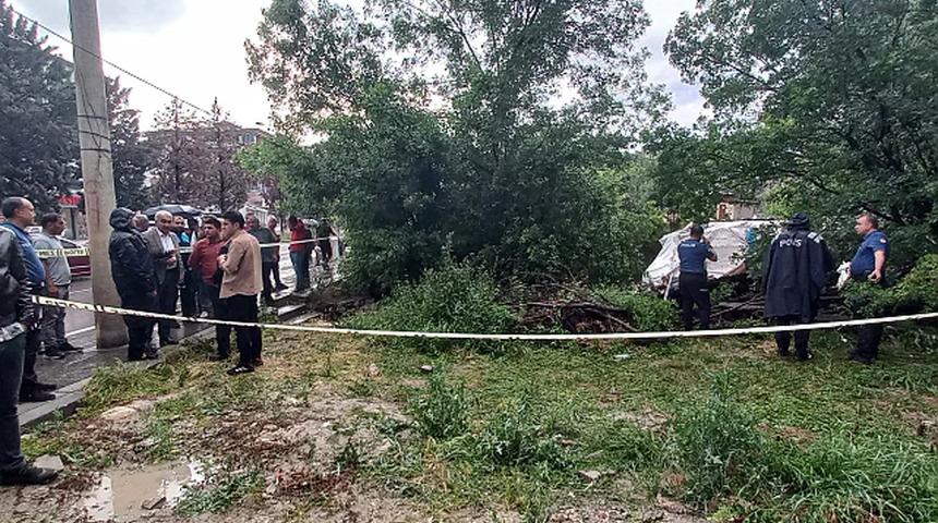 Malatya'da müstakil ev çöktü, göçük altında kalan 3 kişi yaralandı