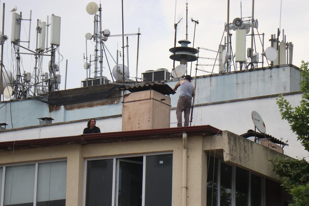 Film değil gerçek! Şehir şehir gezip bunu yapıyormuş: Binanın çatısına çıkıp... 3