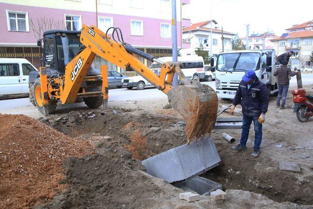 Karaman’da belediyenin kaldırım çalışmaları