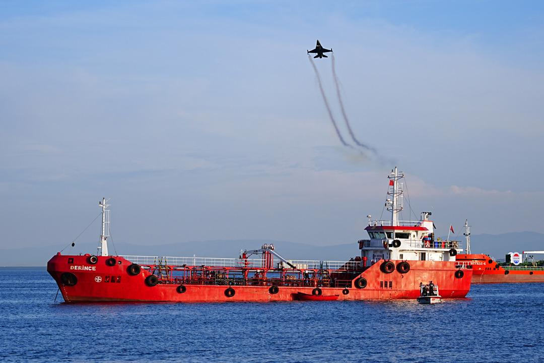 SOLOTÜRK ten İstanbul un fethinin 572. yıl dönümüne özel gösteri uçuşu 1