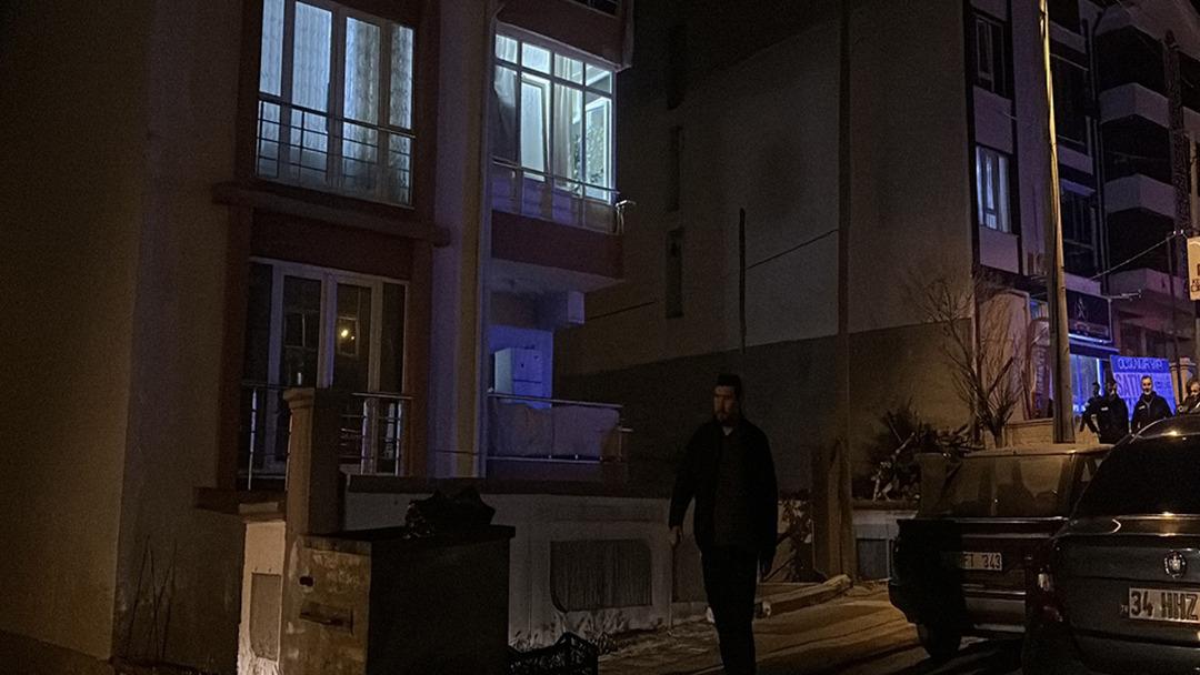 Sevgilisinden ayrılan alkollü kadın, annesini bıçakla rehin aldı 1