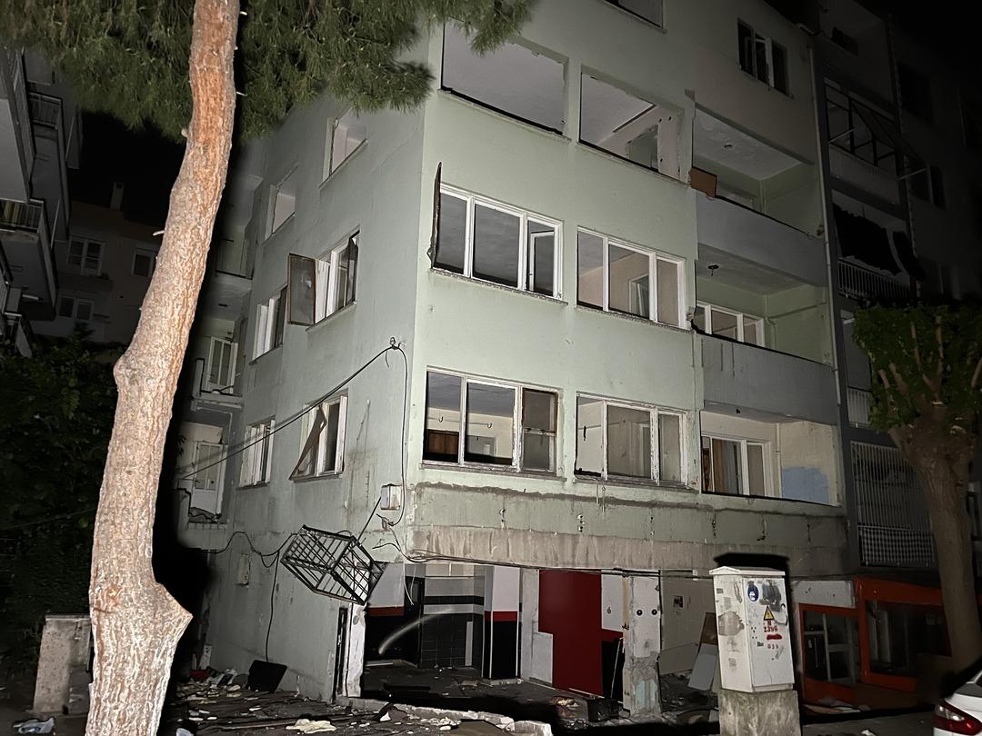 1200xauto İzmir'de sır olay! Metruk binada siyah poşetler içerisinde 3 insana ait kafatası ve kemik parçaları bulundu