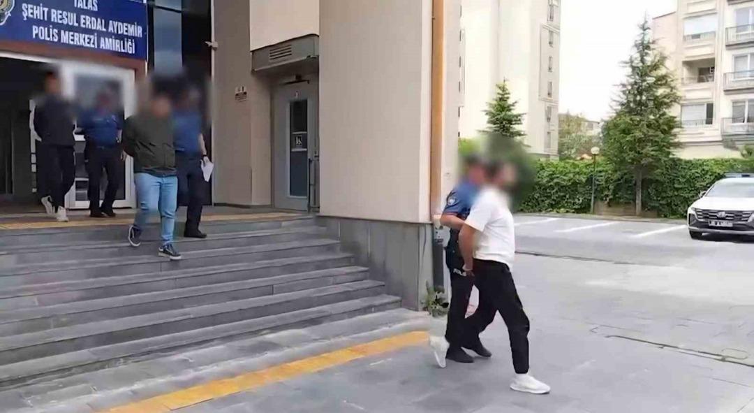 Akaryakıt istasyonundaki görevliyi döverek hastanelik eden 3 şüpheli tutuklandı 1