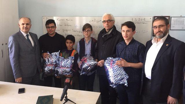 Sosyal Yardım ve Kültür Vakfı’ndan Kur’an Kursu öğrencilerine hediye