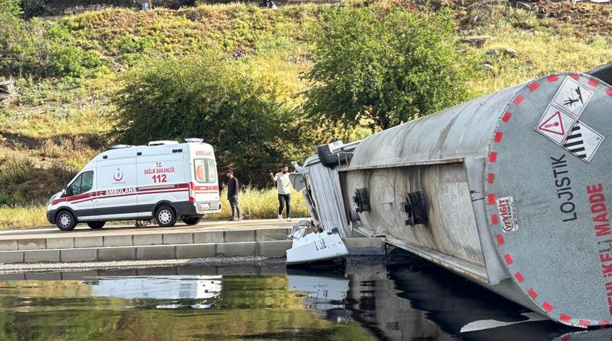 Osmaniye’de petrol yüklü tanker devrildi
