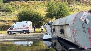 Osmaniye’de petrol yüklü tanker devrildi