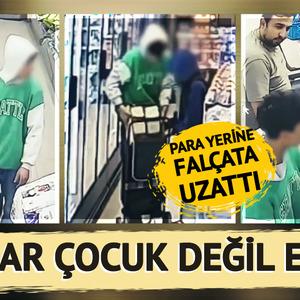 Daha küçücükler! İstanbul'da inanılmaz görüntüler: Market sayan çocuklar bir de kasiyere falçata çekti