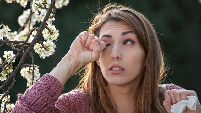 Göz nezlesine karşı ilk kural: Kaşımayın! Göz kaşıntısına dikkat! Kalıcı göz hastalıklarına yol açabilir bahar gözünüze vurmasın