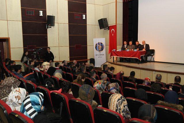 Bitlis’te “28 Şubat Darbesi ve Türkiye” paneli