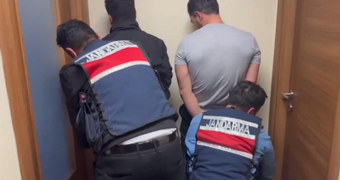 İstanbul da skandal matbaa! Milyarlarca lira değerindeki sahte döviz ele geçirildi, yabancı uyruklu şüpheliler yakalandı 6
