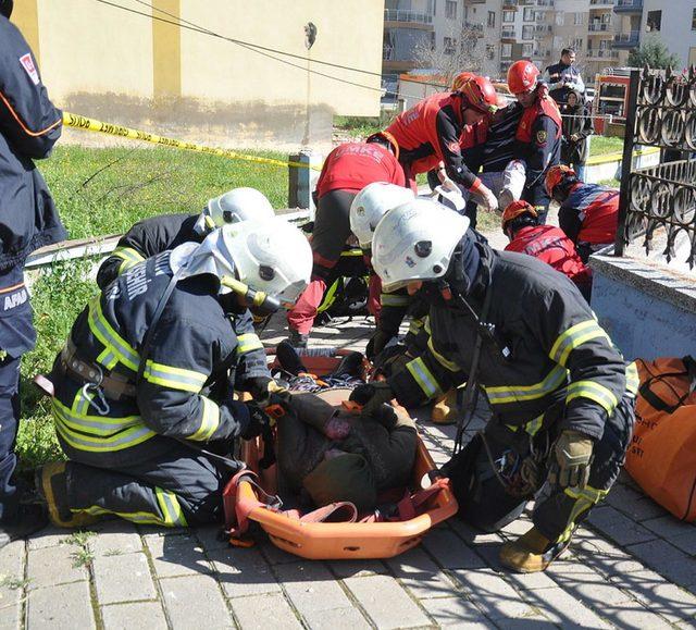 Aydın'da gerçeğini aratmayan deprem tatbikatı