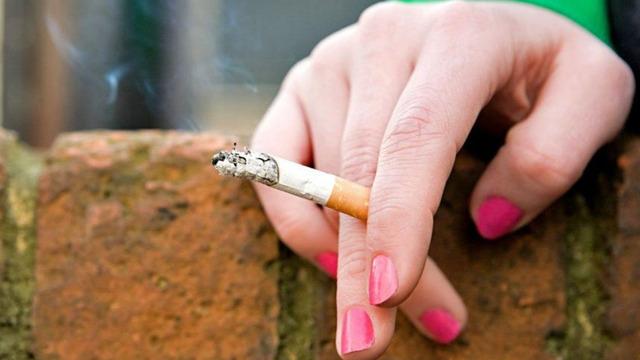 Fransa'da yeni kural! O alanlarda artık sigara içmek yasaklandı